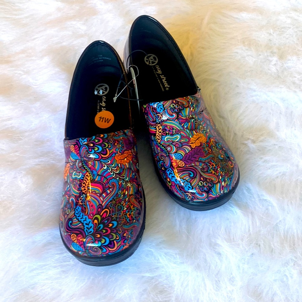 East Street Slip-Resistant Clog, Size 11W - Picture 2 of 6